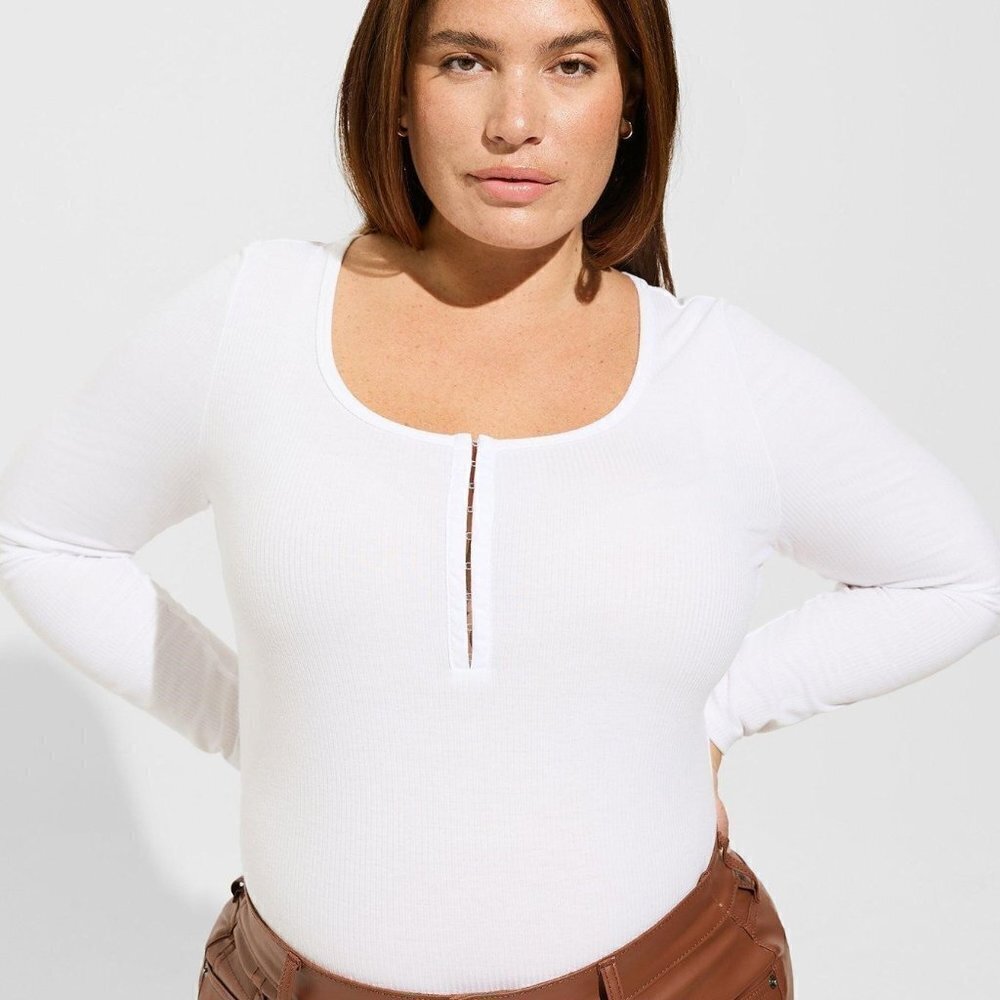 Torrid - Super Soft Rib Scoop Neck Hook and Eye Long Sleeve Top in Bright White 